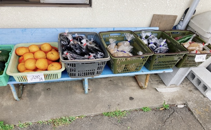 野菜の並んだ露店