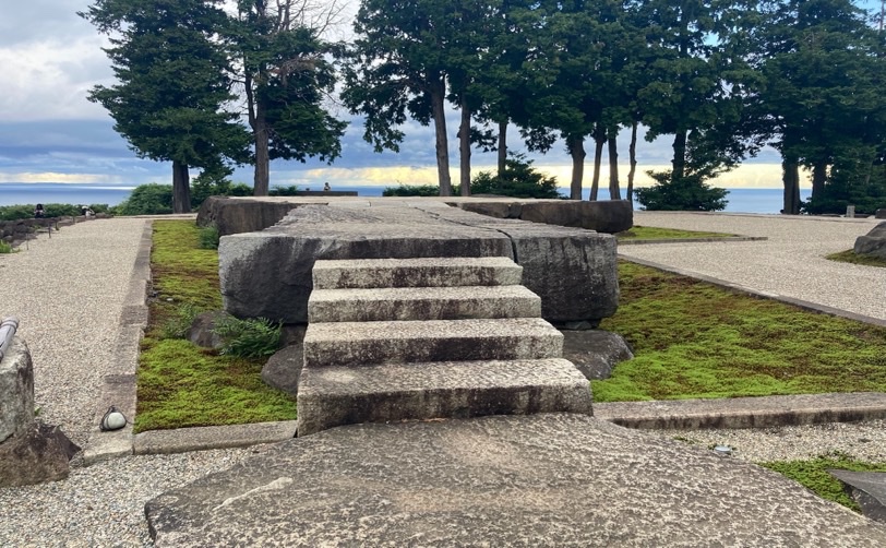 石段のある庭園 海が見える風景