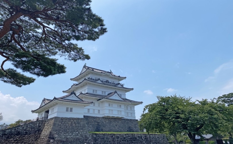 白いお城と青空