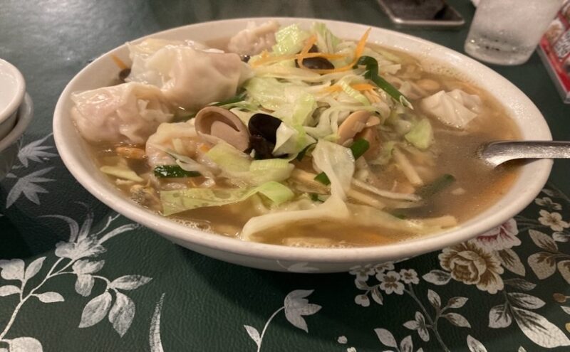具だくさんのワンタンメン