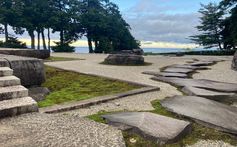 庭園の風景 海が見える枯山水庭園