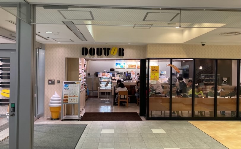 ドトールコーヒーの店舗入り口