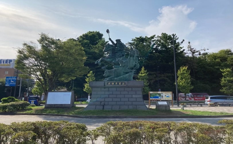 北條早雲公の像