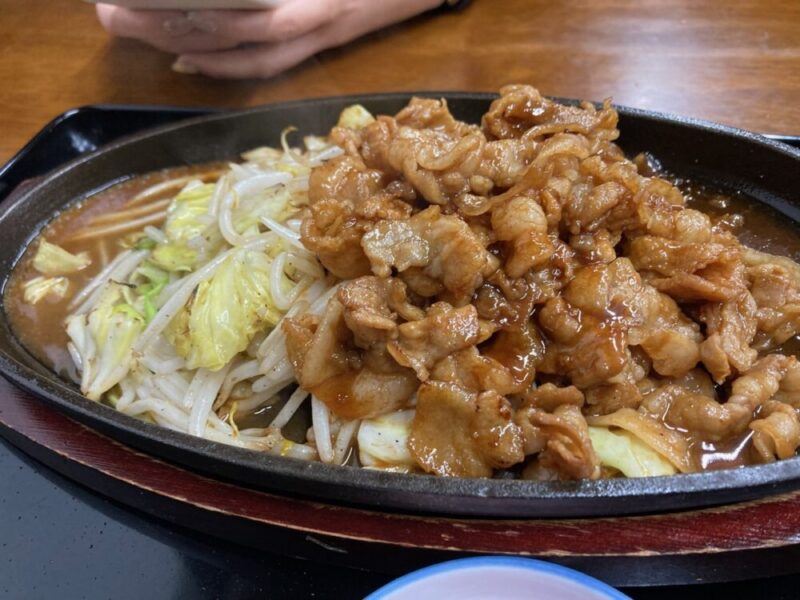 豚肉の鉄板焼きともやしキャベツ