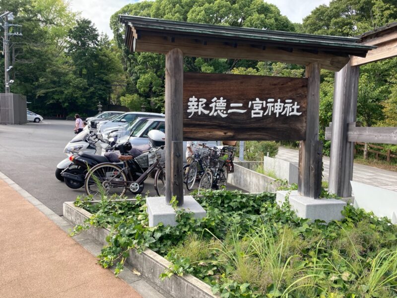 渋滞時には完全な迂回路として機能する、通行量が少なく視界が開けた箱根新道の山間高架橋