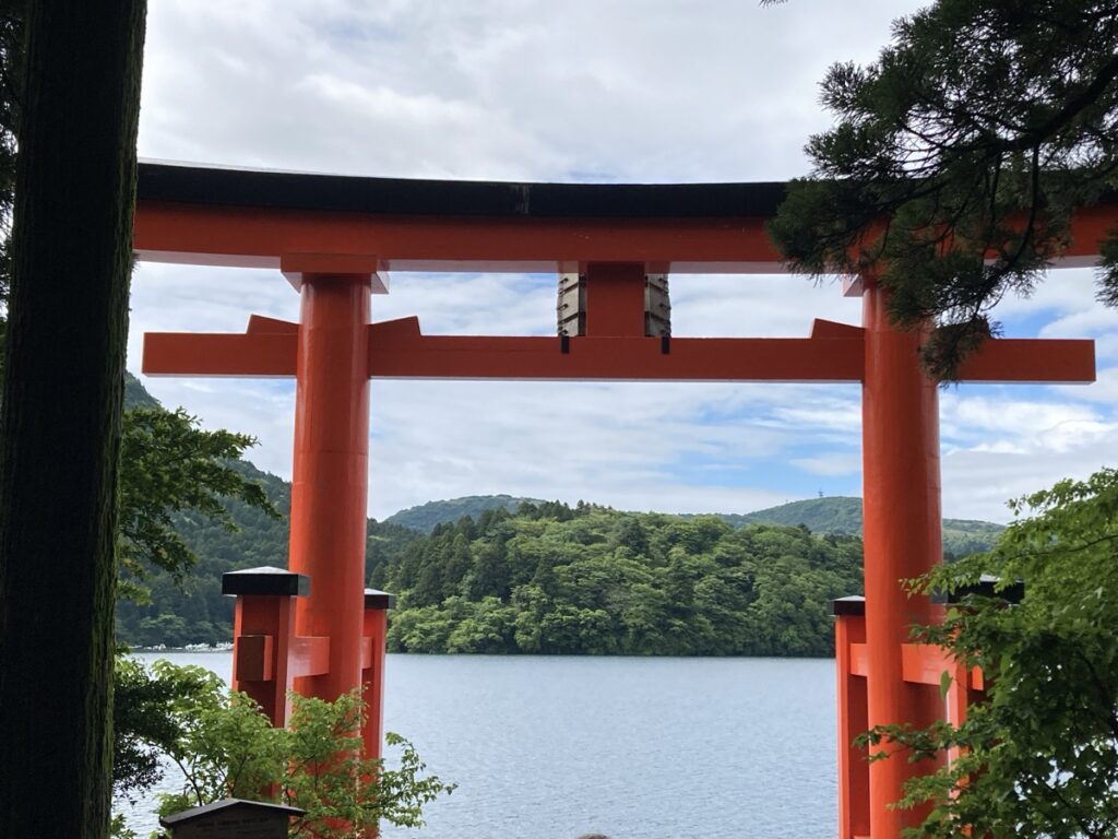 元箱根港エリアから望む芦ノ湖と富士山の絶景