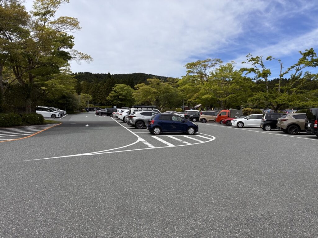 芦ノ湖と富士山を望む標高の高い無料駐車場「芦ノ湖P12」