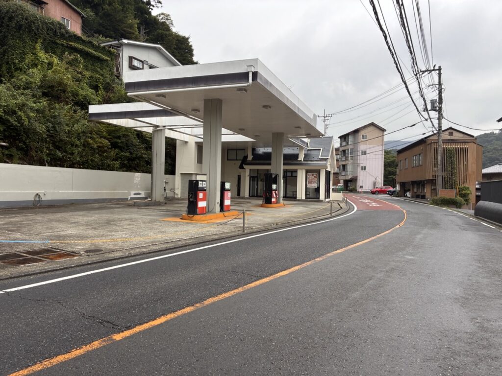 相次いで閉鎖された箱根町内のガソリンスタンド現地写真