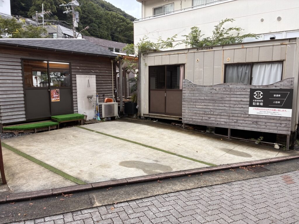駅前通り店の専用駐車場