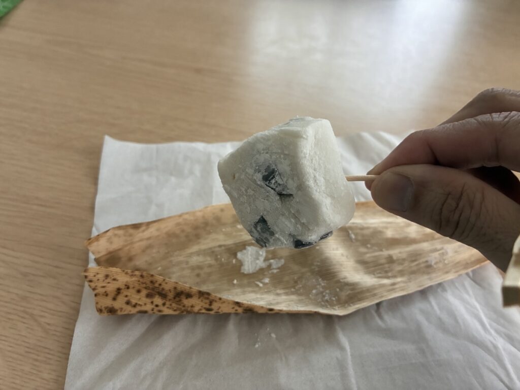 爪楊枝で支えられないフワフワした作りの湯もち